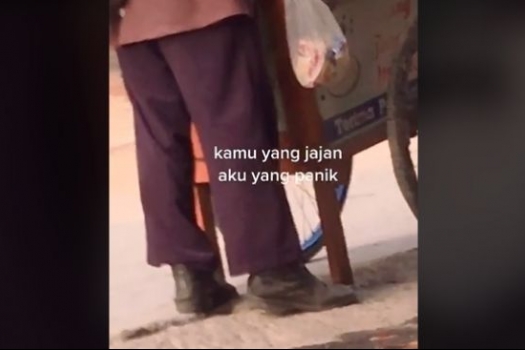 Heboh Tukang Bakso Keliling Sepatunya Jadi Sorotan Javanews Tv